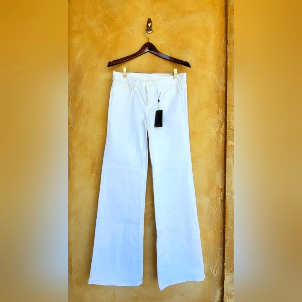 Ralph Lauren White 625 Relaxed Flare Jeans. Size 28. Perfect for Summer Styling